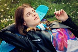 Kişinin o an içinde bulunduğu durum, planları, hayalleri kişiyi aşk bağımlılığına sürükleyebilmektedir